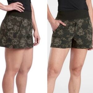 * Athleta Trekkie North Printed Floral Green Shorts SZ 8 Running Athletic *